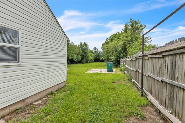 Building Photo - 1536 SW 52nd St