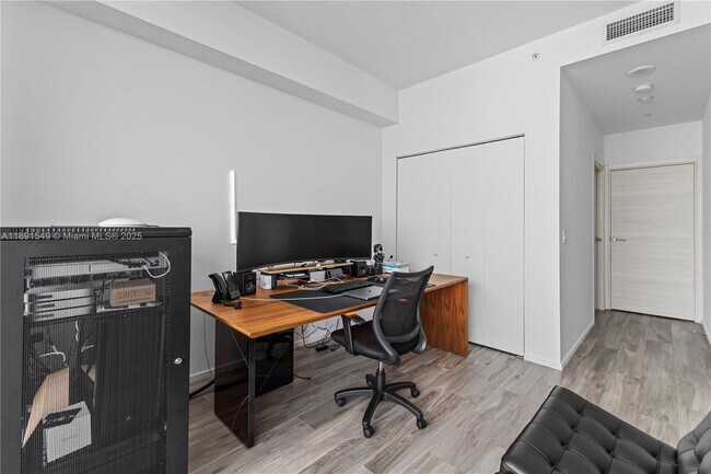 Building Photo - 801 S Miami Ave