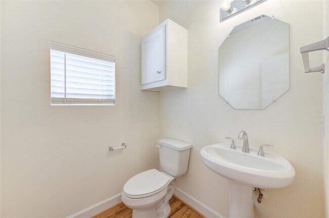 Building Photo - 11508 Main Cedar Dr