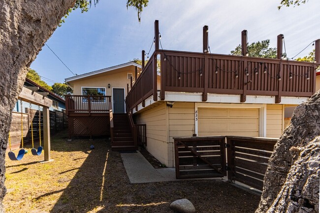 Building Photo - 833 2nd St