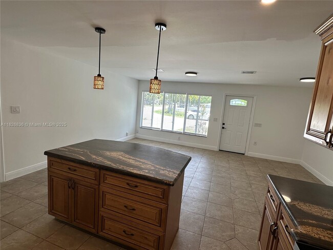 Building Photo - 4830 SW 41st Ave