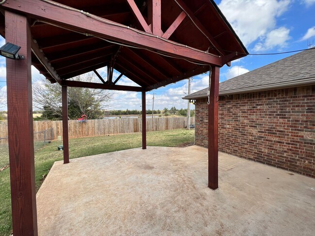 Building Photo - $500 OFF FIRST MONTHS RENT | Sweet Home in Hope Crossing!