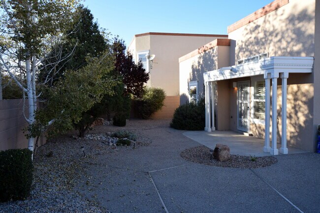 Building Photo - 5809 Vulcan Vista Dr NE