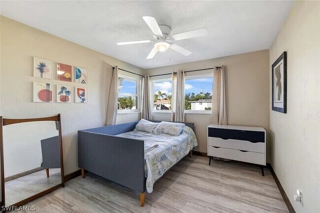 Building Photo - 2635 SE 18th Pl