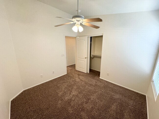 Building Photo - Fantastic 4 Bedroom/2 Bath Single Level Ho...