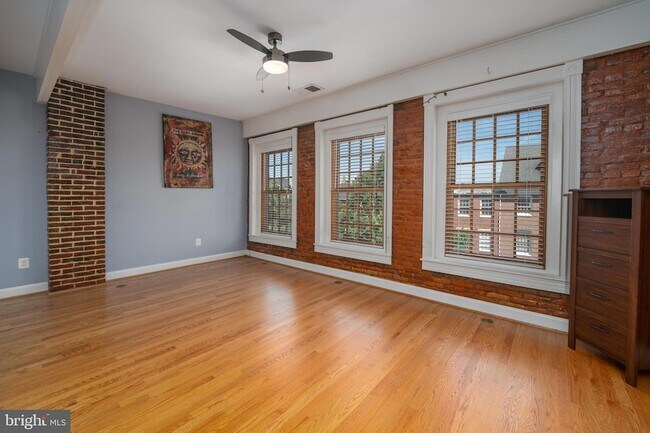 Building Photo - 840 S Bond St