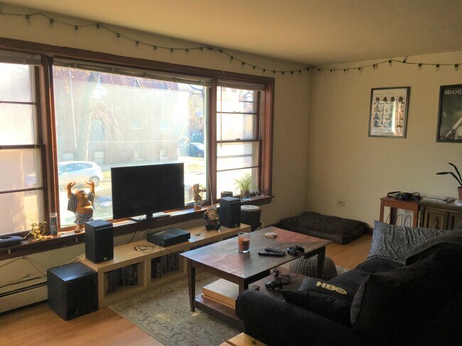 Building Photo - 4208 N Leavitt St