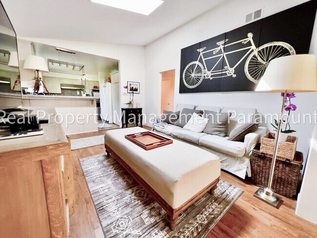 Building Photo - Furnished Brentwood Hills Retreat with Tim...