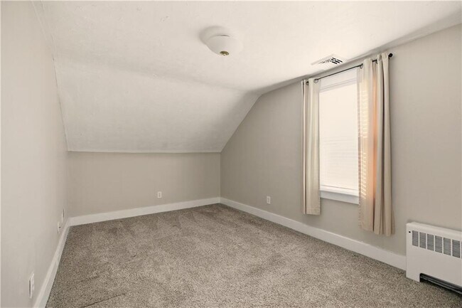 Building Photo - 65 Maple Ave