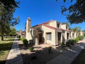 Building Photo - 3 Bedroom Townhome in the Dartmouth Trace Community Near N Dobson Rd and W University Dr!