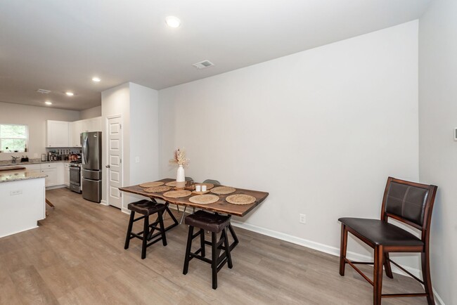 Building Photo - 3 Bedroom 2.5 Bath Single Family Home in W...