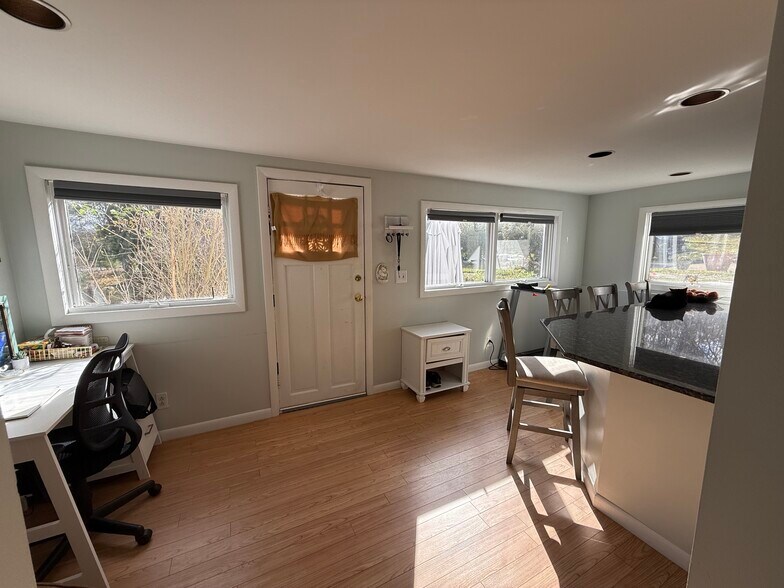 Building Photo - 248 Douglas Pike