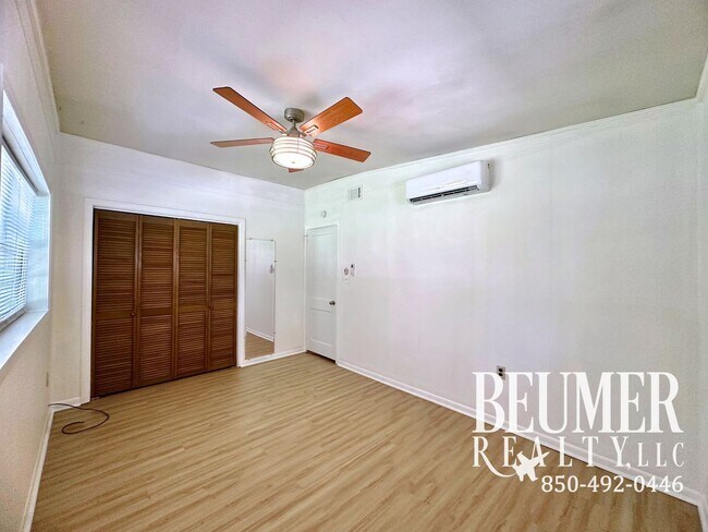 Building Photo - Charming Updated 2br/1ba Mid-Century Cottage