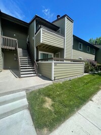 Building Photo - Newly rehabbed 2 bedroom 1 bath condo in S...