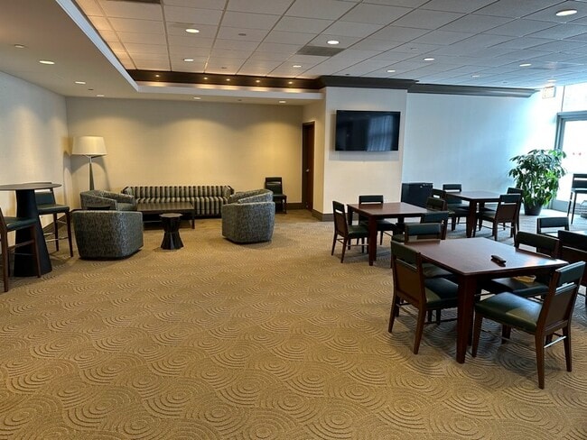 Building Photo - 420 E Waterside Dr