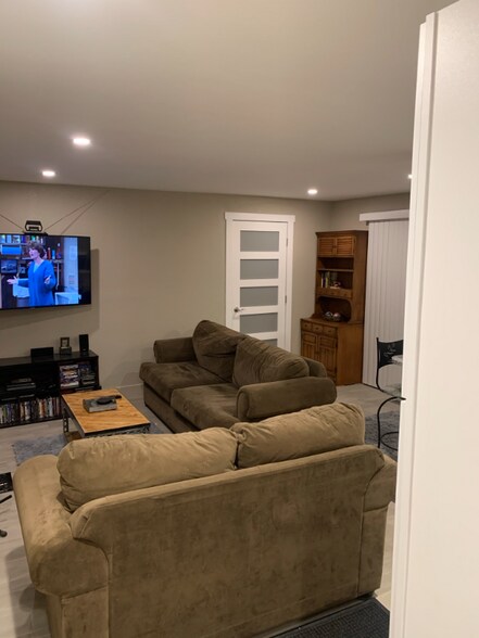 Building Photo - 525 S Raleigh St