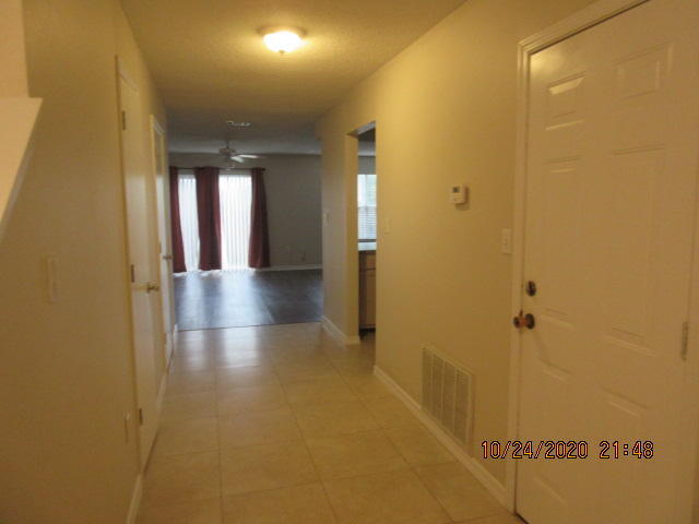 Building Photo - 1833 Whispering Oaks Ln