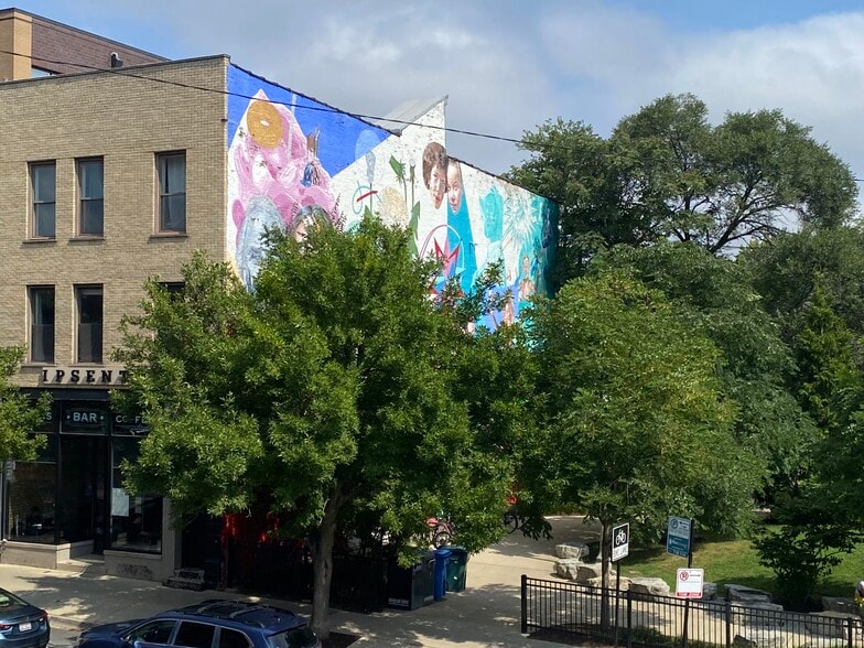 Building Photo - 1813 N Milwaukee Ave