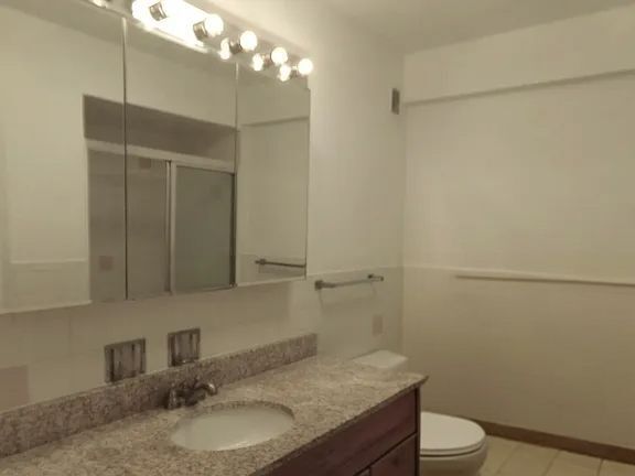 Building Photo - 8644 Skokie Blvd