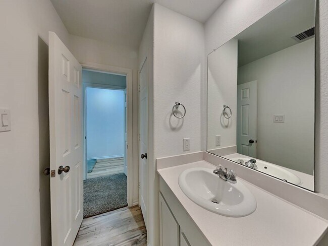 Building Photo - 24043 Mustang Run Dr