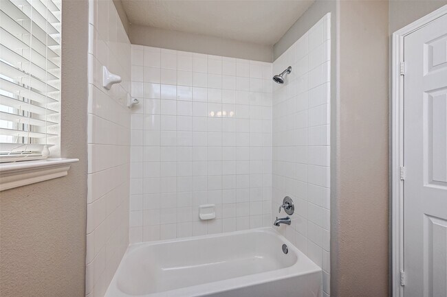 Building Photo - 8210 Rustic Cape Dr