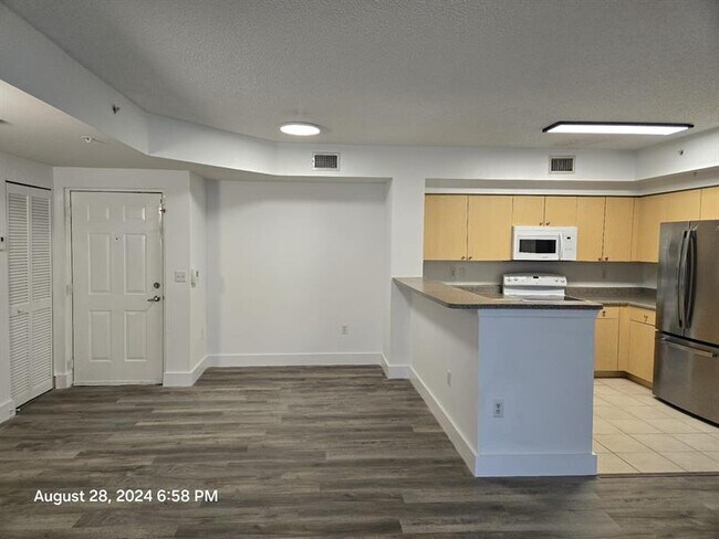 Building Photo - 2120 W Preserve Way