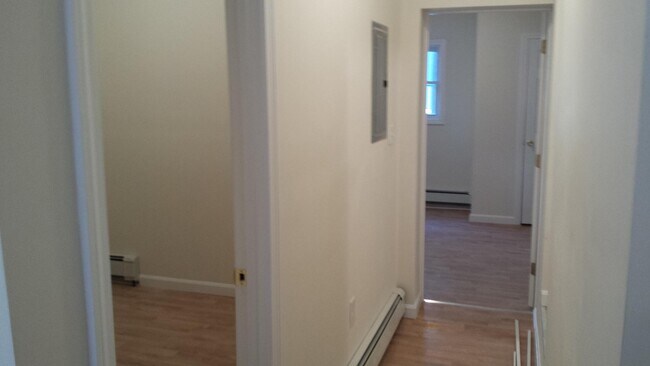 Building Photo - 231 London St