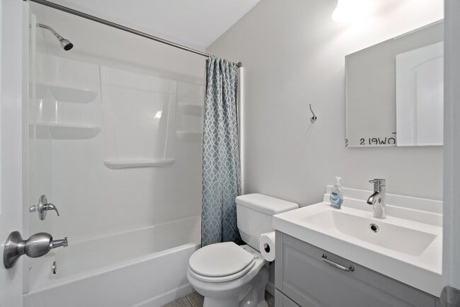 Building Photo - 2884 Bamberg Pl