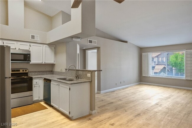 Building Photo - 1575 W Warm Springs Rd
