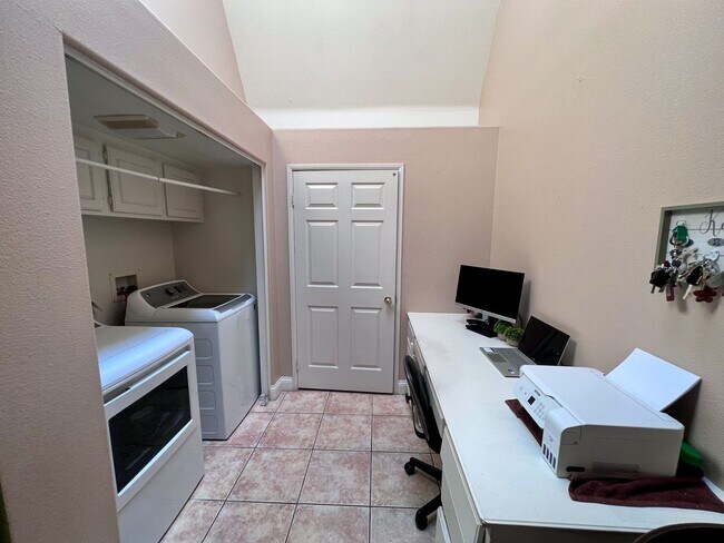 Building Photo - Wonderful 4 bedroom Single Story Murrieta Home for LEASE!