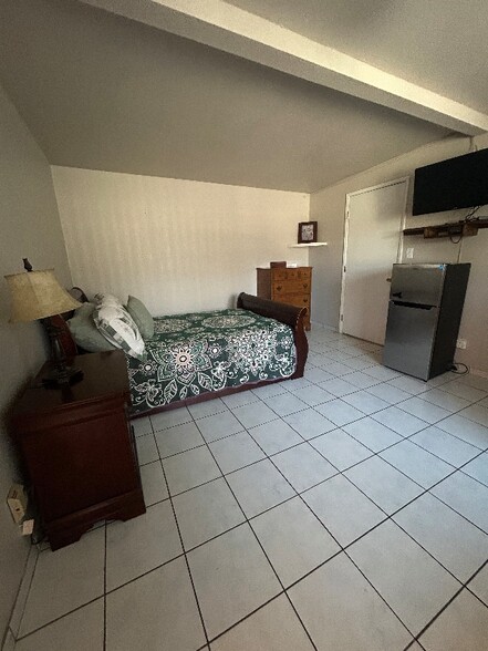 Building Photo - 2631 W Ave 31