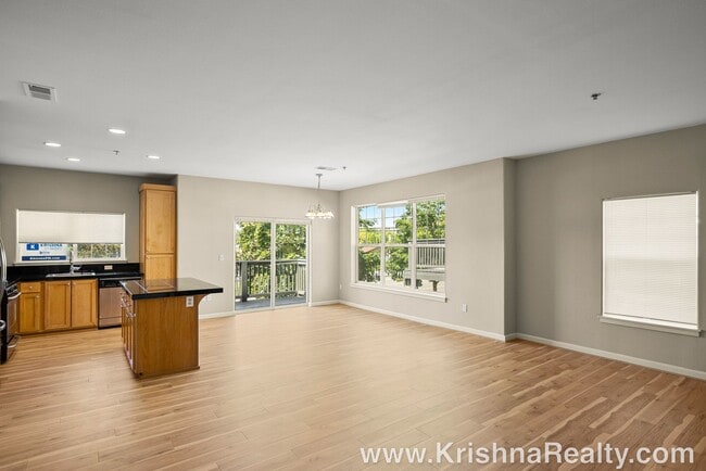 Building Photo - Spectacular 3BD* 2.5 BA* Condo*by Nike Wor...
