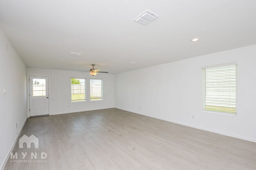 Building Photo - 2744 Mistwood Dr