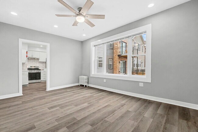 Building Photo - 2950 W Waveland Ave