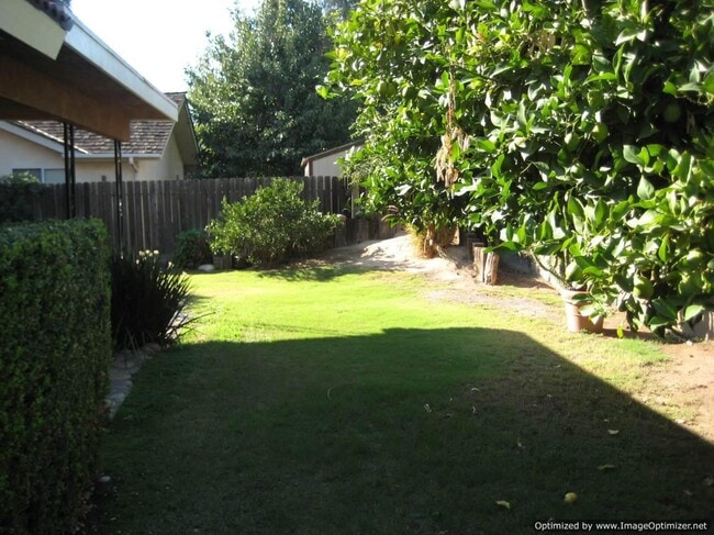 Building Photo - 1826 E Shea Dr