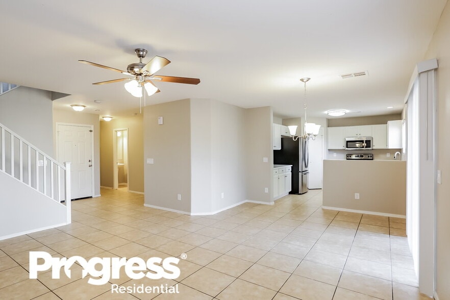 Building Photo - 6736 W Desert Ln