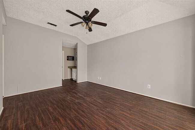 Building Photo - 10318 Buffalo Bend Dr