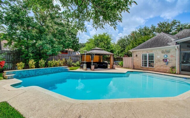 Building Photo - 11311 Chevy Chase Dr