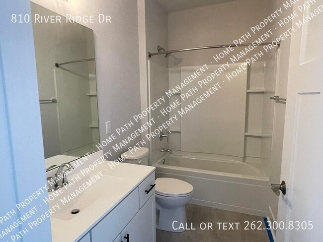 Building Photo - 810 River Ridge Dr