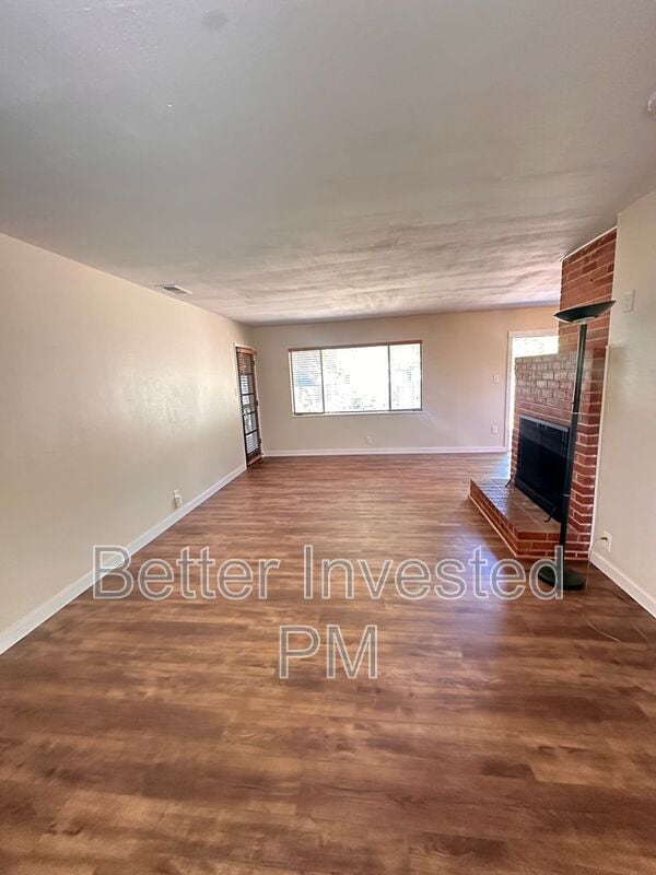 Building Photo - 719 Parkside Dr