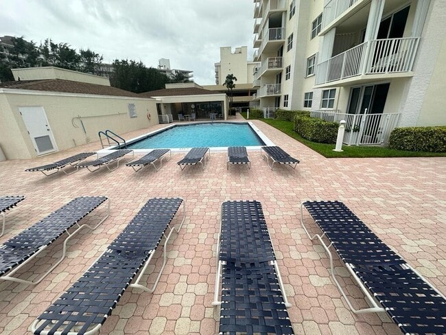 Building Photo - 3540 S Ocean Blvd