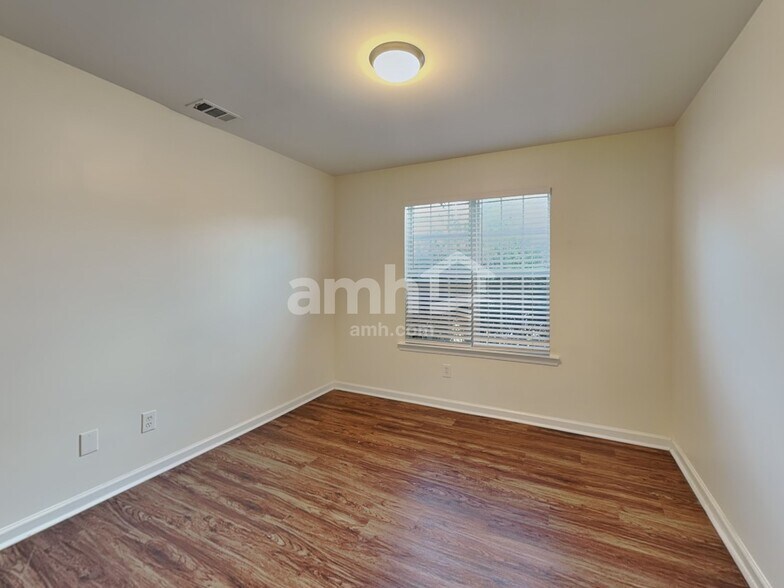 Building Photo - 3394 English Oaks Dr NW