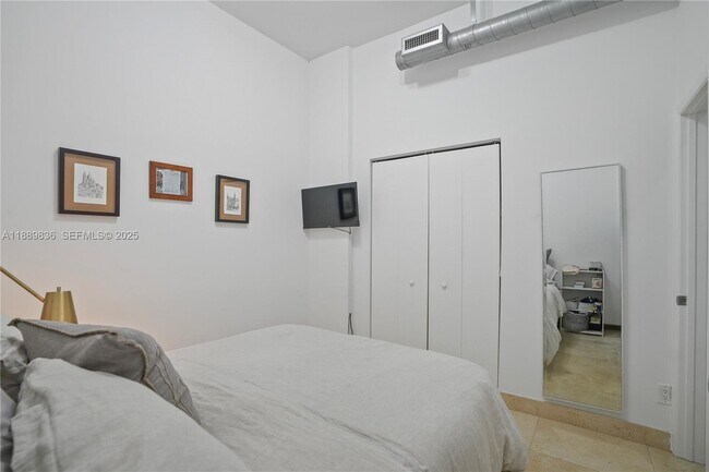 Building Photo - 3029 NE 188th St