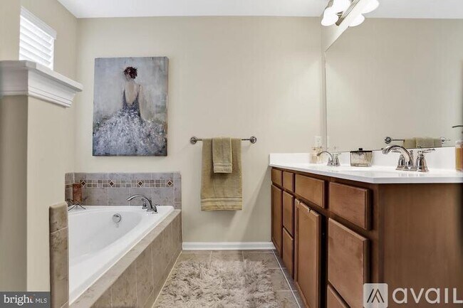 Building Photo - 822 Blossom Dr