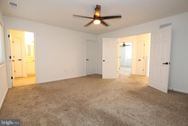 Building Photo - 117 Lakeside Dr