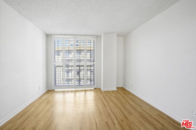 Building Photo - 10751 Wilshire Blvd
