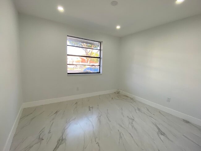 Building Photo - 267 NW 36th Ave