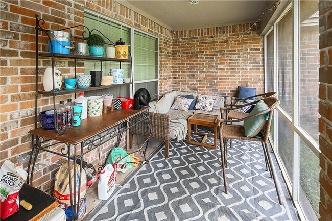 Building Photo - 335 Robelmont Dr