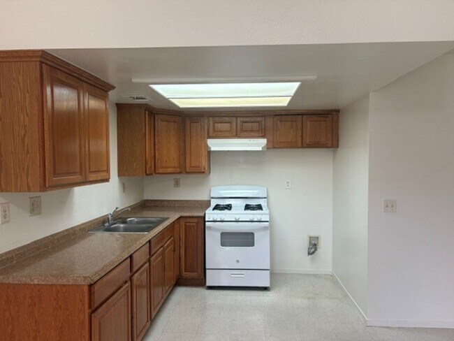 Building Photo - 1736 Inyo St