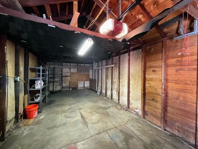 Building Photo - 2 Bed In Great Location